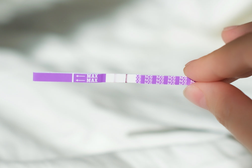 How to know if a pregnancy test strip is positive or not 